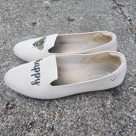 VIVAIA Beige Slip-On Shoes with Bee and Happy Embroidery - Picture 5 of 6